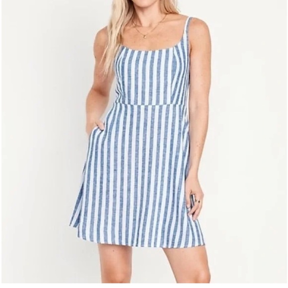 Old Navy Blue and White Striped Women's Dress - Picture 4 of 4